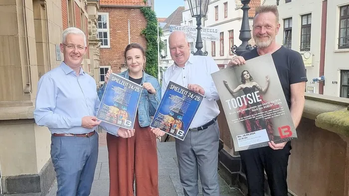 Landesbühne Nord team presenting posters for the new season in Leer