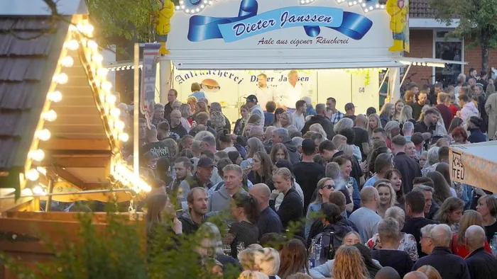 Crowd at the wine festival in Warsingsfehn, Moormerland